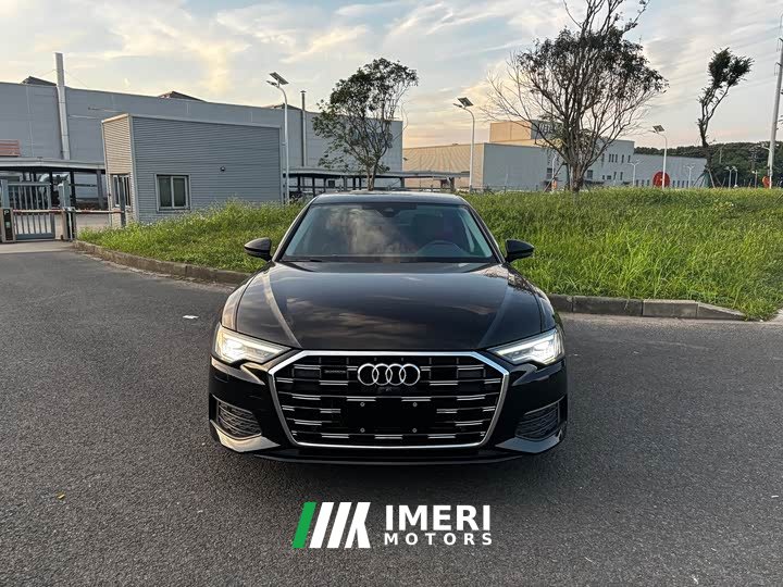 Audi A6L 55 TFSI quattro Deluxe Version