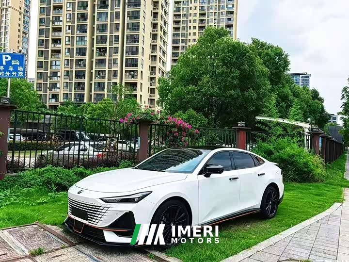 Changan UNI-V 1.5T exclusive - автомобиль из Китая