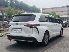 Toyota SIENNA 2021 2.5L Hybrid Premium Edition - фото 8