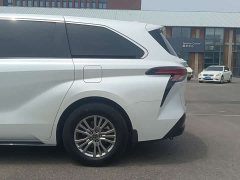 Toyota SIENNA 2021 2.5L Hybrid Premium Edition - фото 9