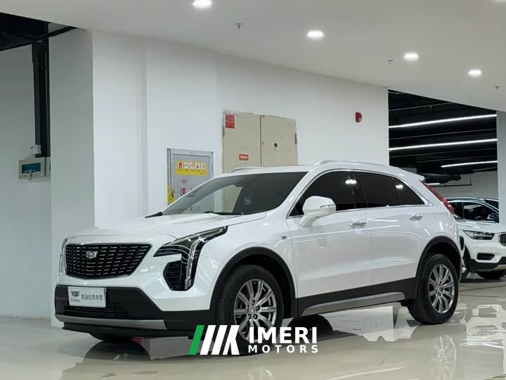 Cadillac XT4 28T two-wheel drive leading