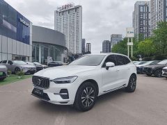 Volvo XC60 B5 AWDLuxury Edition - фото 1