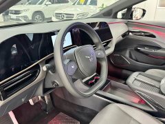 Hongqi EH7 640 four-wheel drive smart version - фото 7