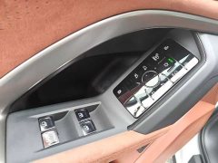 Audi Q5L 2.0T Exclusive Edition for Ten Million Users - фото 6