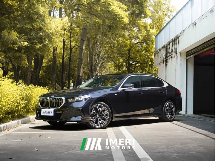 BMW 5 Series 530Li Exclusive M Sports Package - автомобиль из Китая