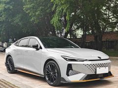 Changan UNI-V 1.5T noble sports - фото 3