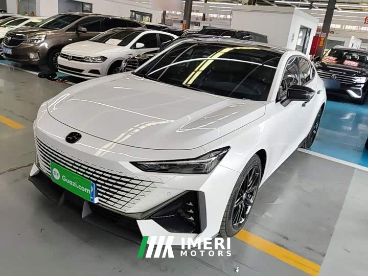 Changan UNI-V 2024 1.5T high-energy version - автомобиль из Китая