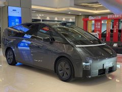 Li Auto Ideal MEGA Ultra - фото 3