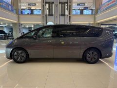 Li Auto Ideal MEGA Ultra - фото 8