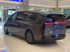 Li Auto Ideal MEGA Ultra - фото 9