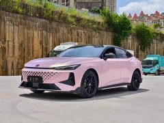 Changan UNI-V 1.5T premium - фото 1