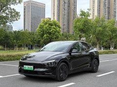 Tesla Model Y long-range rear-wheel drive version - фото 1