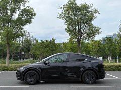 Tesla Model Y long-range rear-wheel drive version - фото 15