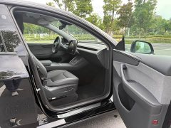 Tesla Model Y long-range rear-wheel drive version - фото 17