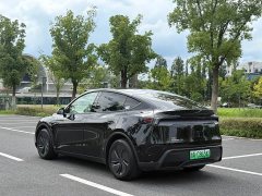 Tesla Model Y long-range rear-wheel drive version - фото 6