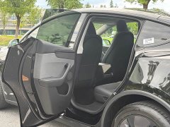 Tesla Model Y long-range rear-wheel drive version - фото 9