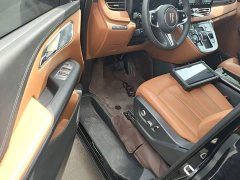 Hongqi HQ9 PHEV 2024 2.0T four-wheel drive business version - фото 16
