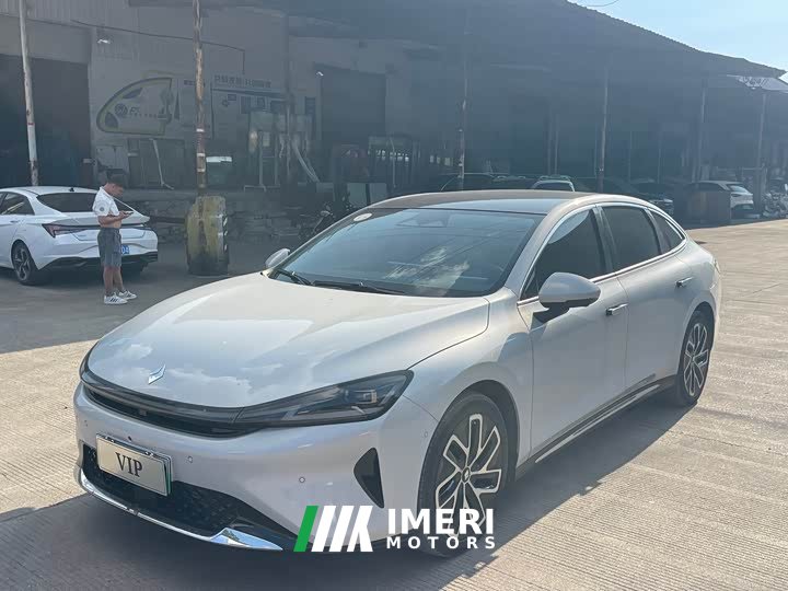 Baojun Xiangjing plug-in hybrid 140km luxury version - автомобиль из Китая