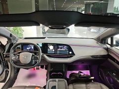 Hongqi EH7 760 Pro four-wheel drive version - фото 10