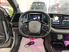 Hongqi EH7 760 Pro four-wheel drive version - фото 11