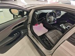 Hongqi EH7 760 Pro four-wheel drive version - фото 16