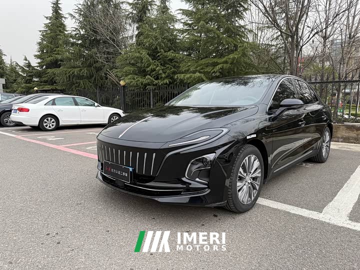 Hongqi E-QM5 500km travel version - автомобиль из Китая