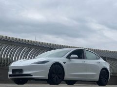 Tesla Model 3 facelift, long-range rear-wheel drive version - фото 3