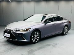 Lexus ES 300h Premium Edition - фото 1