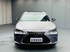 Lexus ES 300h Premium Edition - фото 2