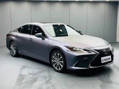 Lexus ES 300h Premium Edition - фото 3