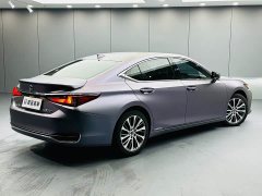 Lexus ES 300h Premium Edition - фото 4