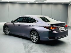 Lexus ES 300h Premium Edition - фото 6