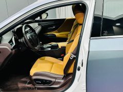 Lexus ES 300h Premium Edition - фото 8