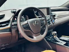 Lexus ES 300h Premium Edition - фото 9