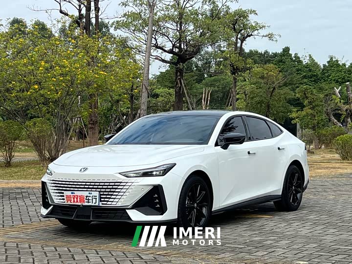 Changan UNI-V 2023 1.5T premium - автомобиль из Китая