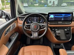 Hongqi HQ9 PHEV 2.0T four-wheel drive business version - фото 9