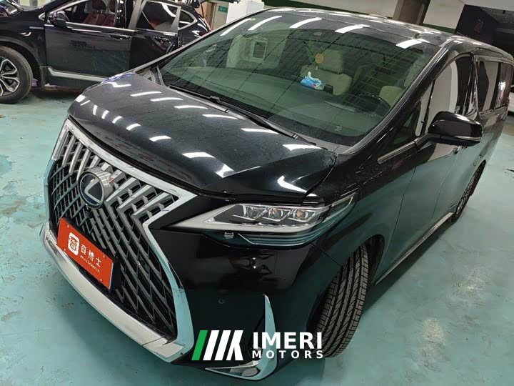 Lexus LM 2020 300h seven-seater elegant version