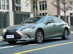 Lexus ES 200 Excellence Edition - фото 1