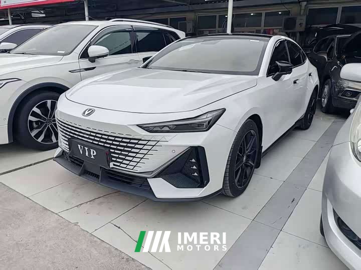 Changan UNI-V 2022 1.5T premium - автомобиль из Китая