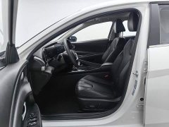 Hyundai Elantra 1.5L CVT LUX Premium Edition - фото 10