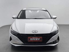 Hyundai Elantra 1.5L CVT LUX Premium Edition - фото 3