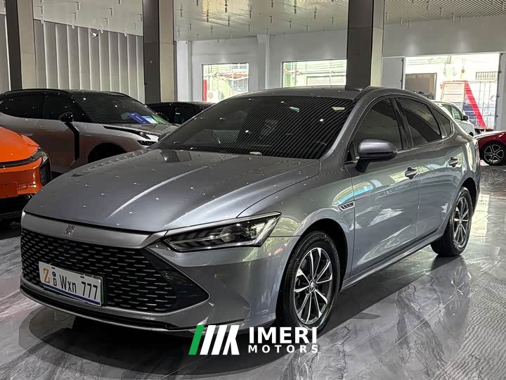 BYD Qin PLUS Champion Edition DM-i 55KM Leading Type - автомобиль из Китая