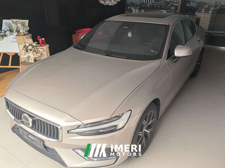 Volvo S60 B4 Zhiyuan Luxury Edition - автомобиль из Китая