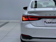 Lexus ES 200 Premium Edition - фото 3