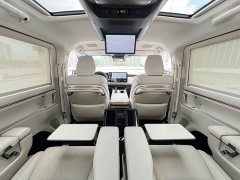 Lexus LM 500h six-seater premium version - фото 12