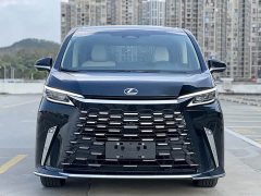 Lexus LM 500h six-seater premium version - фото 3