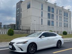 Lexus ES 2022 300h Premium Edition - фото 1