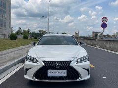 Lexus ES 2022 300h Premium Edition - фото 3