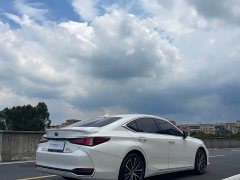 Lexus ES 2022 300h Premium Edition - фото 9