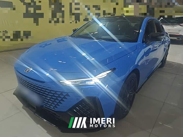 Changan UNI-V 2.0T sharp version - автомобиль из Китая